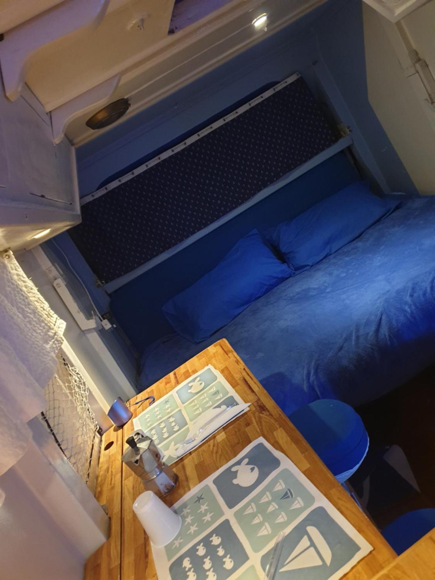 House Boat Hotel Torre del Greco Exterior photo